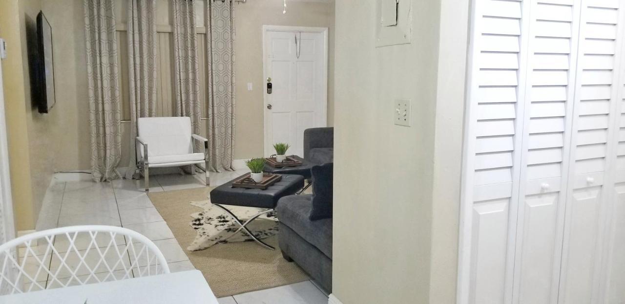 Glam 2 Bedroom Close To Nsu In Cooper Apartment