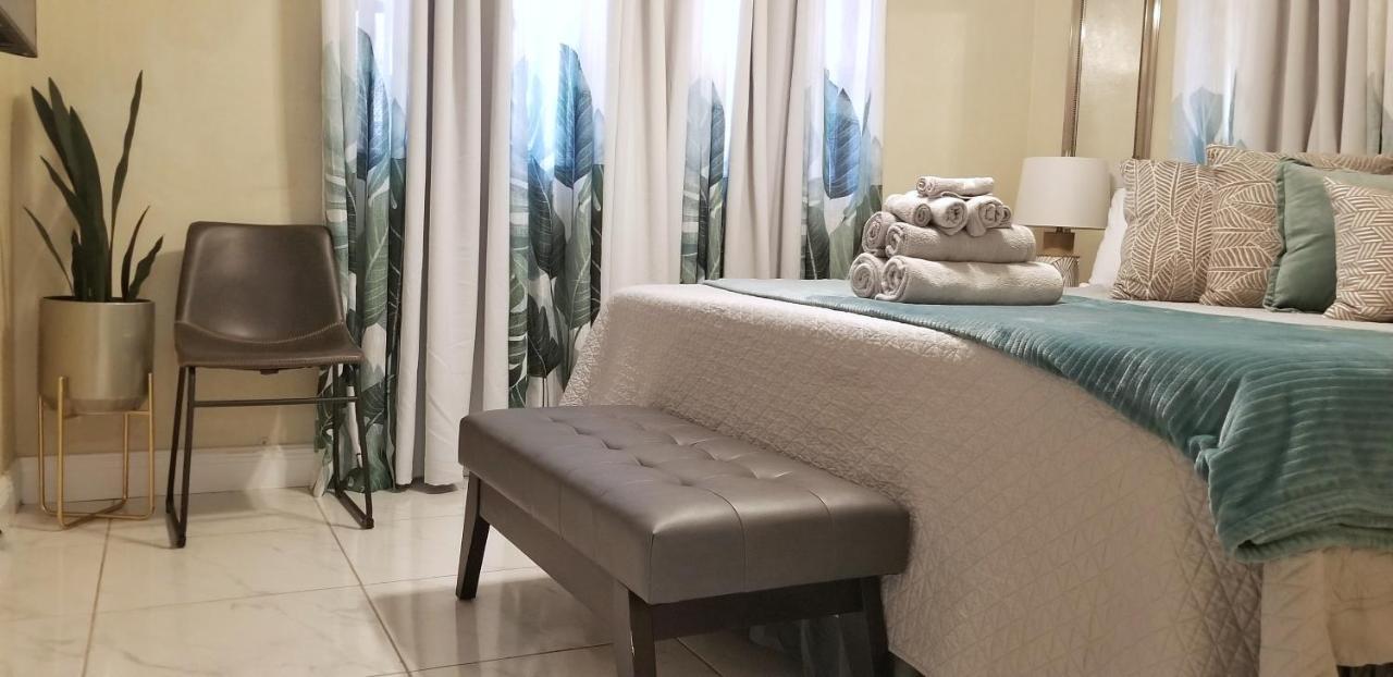 Glam 2 Bedroom Close To Nsu In Cooper Cooper City